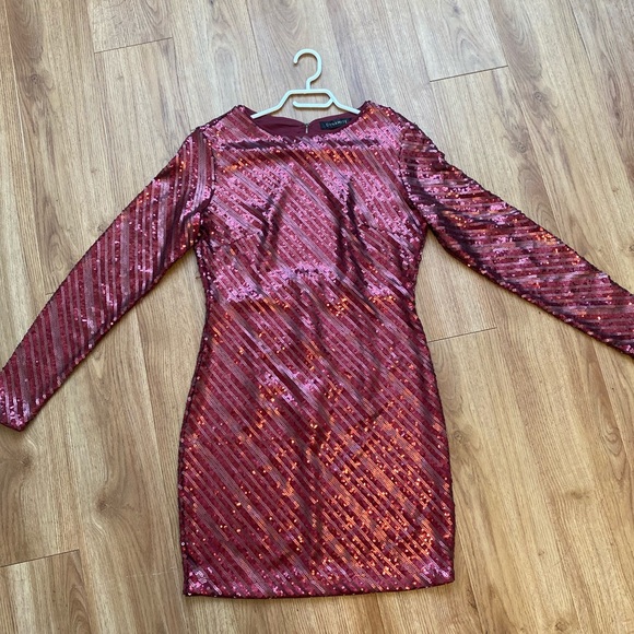 Beautiful sequin open back Dynamite dress. - Picture 4 of 6